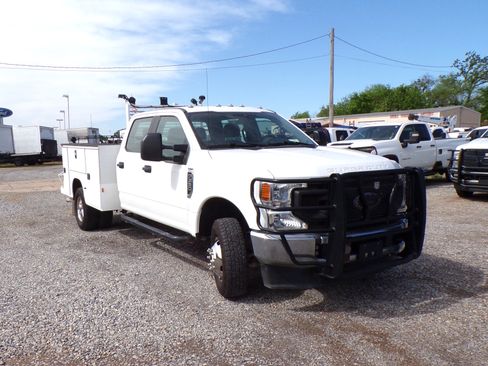 Used 2021 Ford F350 4x4 Crew Cab DRW Super Duty image 3