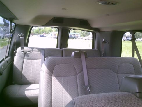 Used 2017 Chevrolet Express 3500 LT image 9