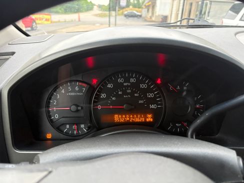 Used 2004 Nissan Titan 4x4 Crew Cab image 15