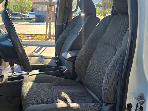 Used 2016 Nissan Frontier SV image 29