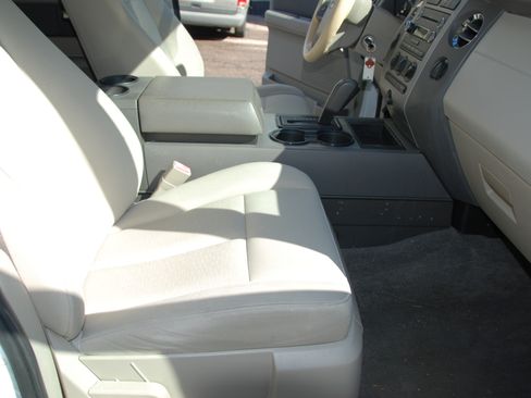 Used 2010 Ford Expedition XLT image 23
