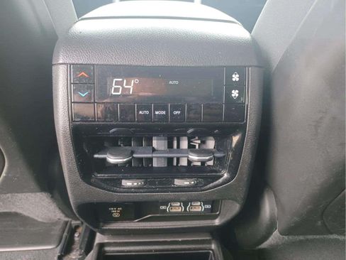 Used 2022 Jeep Grand Cherokee L 4WD Laredo image 14