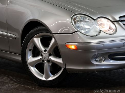 Used 2005 Mercedes-Benz CLK 320 image 3