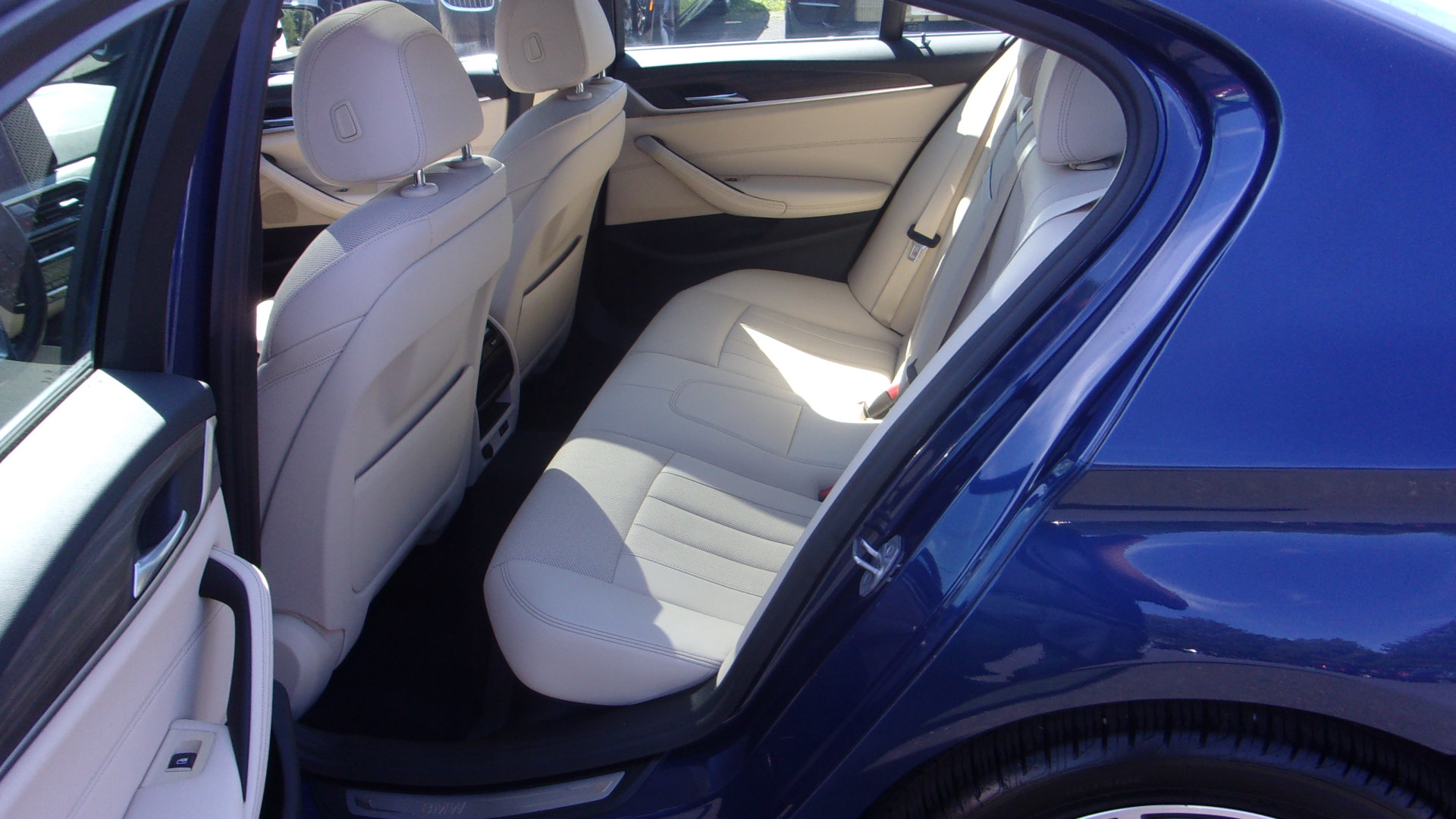 Used 2021 BMW 530i xDrive AWD/4WD image 23