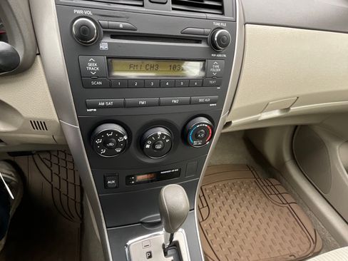 Used 2010 Toyota Corolla LE image 13