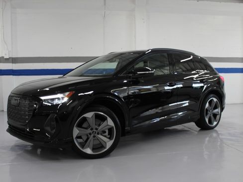 Used 2025 Audi Q4 e-tron Premium Plus image 2