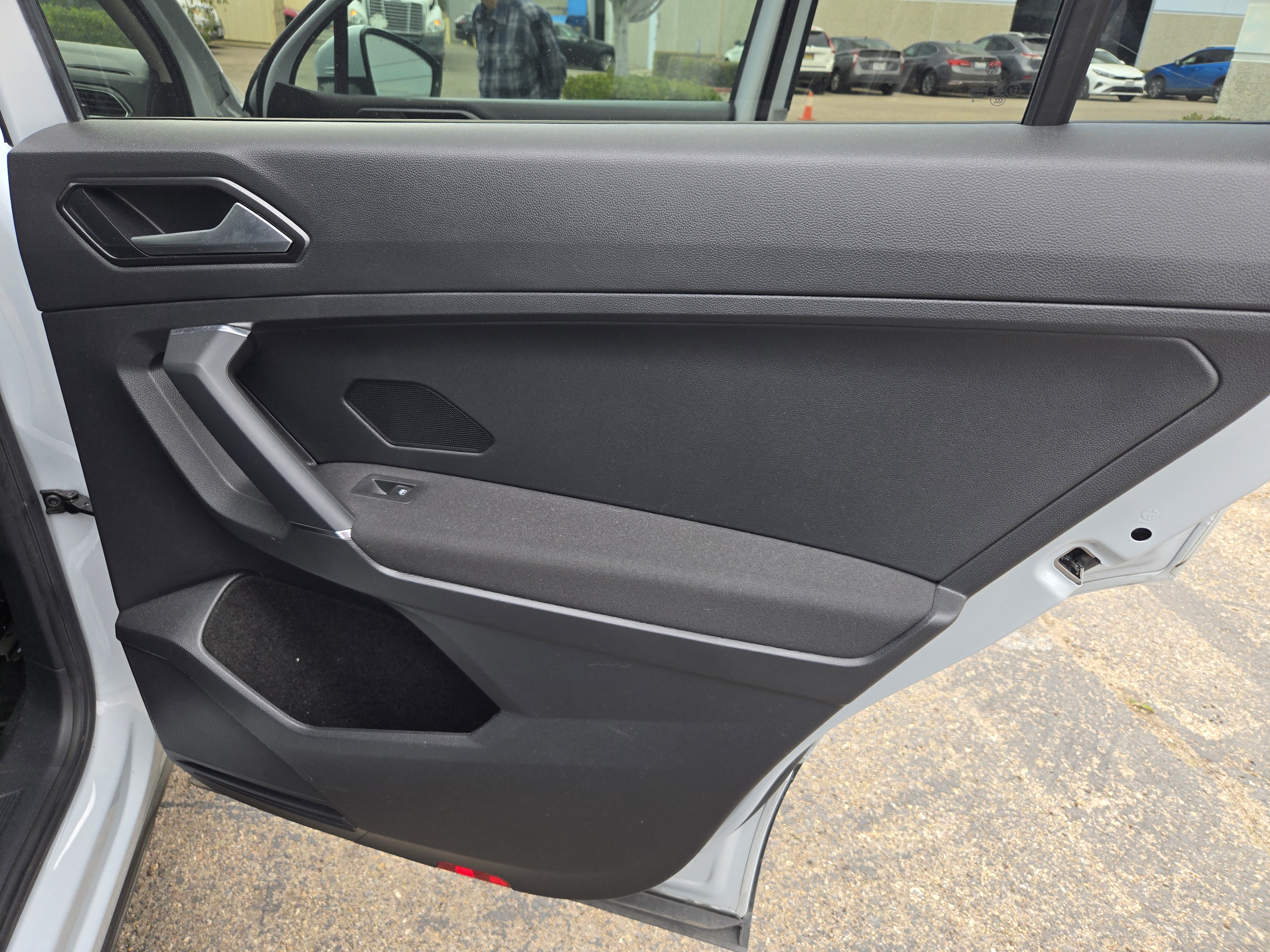 Used 2018 Volkswagen Tiguan FWD S image 33