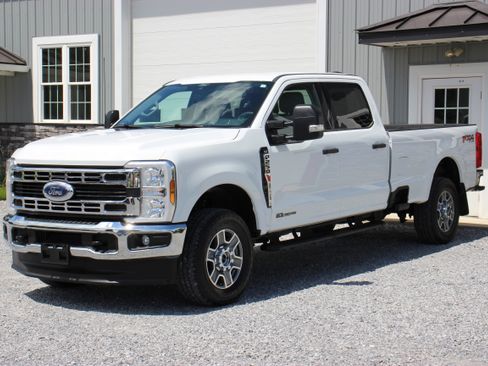 Used 2025 Ford F250 4x4 Crew Cab Super Duty image 4