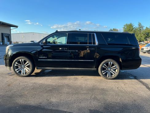 Used 2017 GMC Yukon XL Denali image 6
