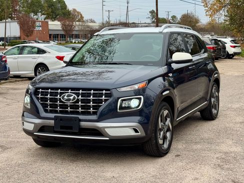 Used 2022 Hyundai Venue Limited image 1