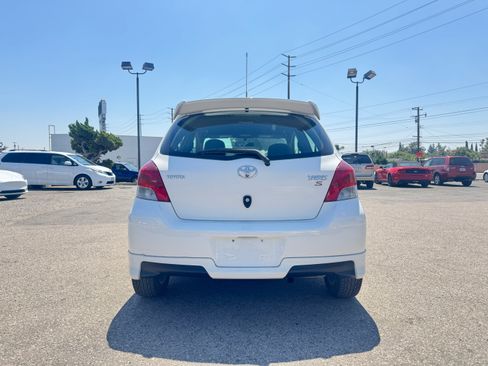 Used 2009 Toyota Yaris 4-Door Hatchback FWD image 7