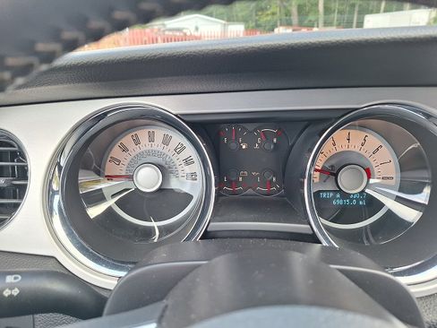 Used 2012 Ford Mustang image 10