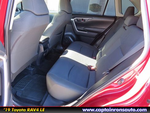 Used 2019 Toyota RAV4 LE image 9