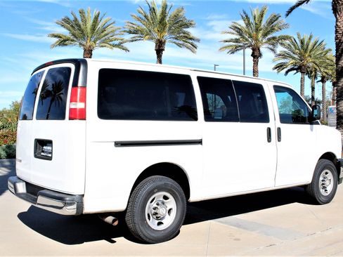 Used 2019 Chevrolet Express 3500 LT image 12