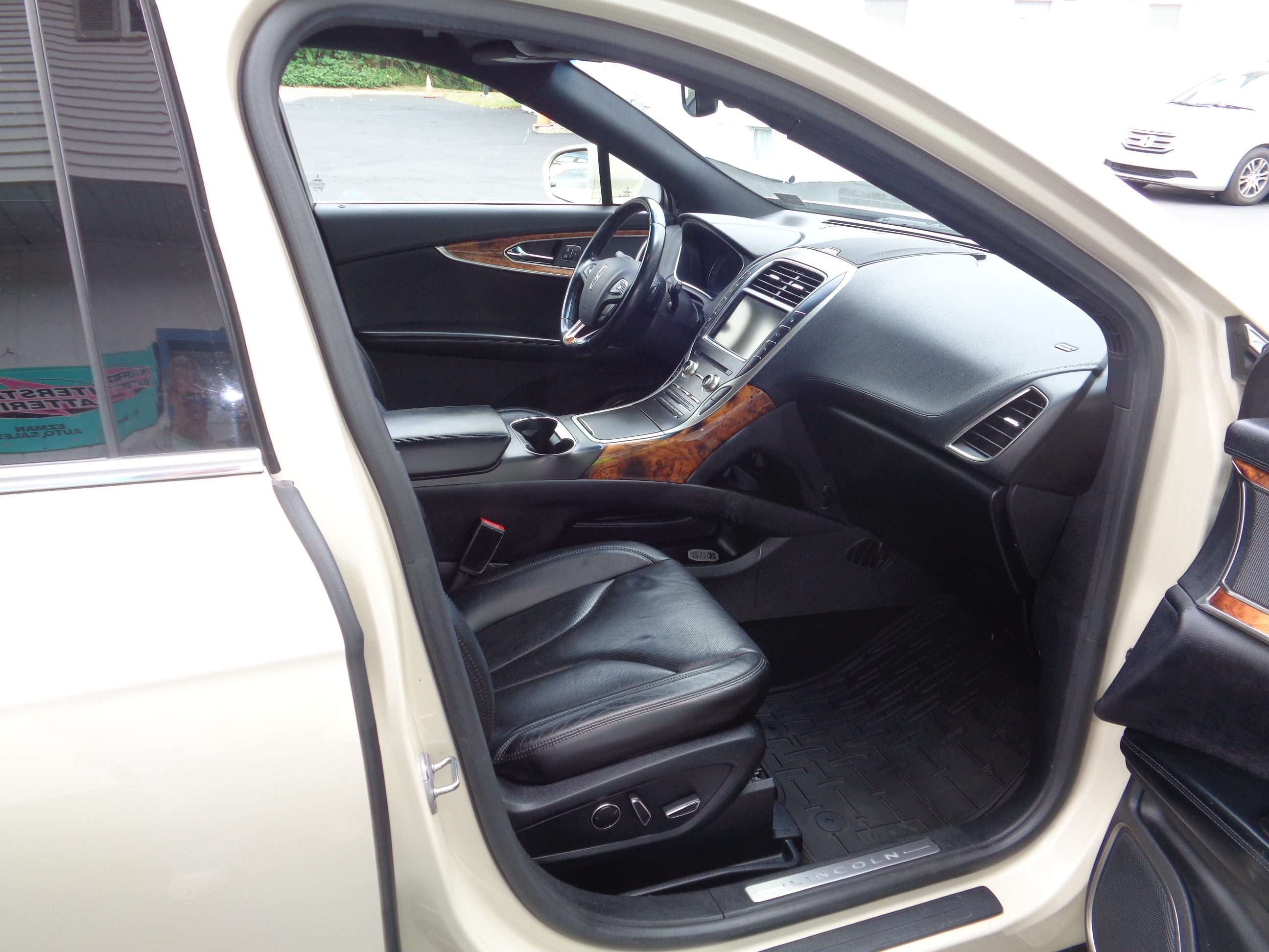 Used 2016 Lincoln MKX Reserve AWD/4WD image 7