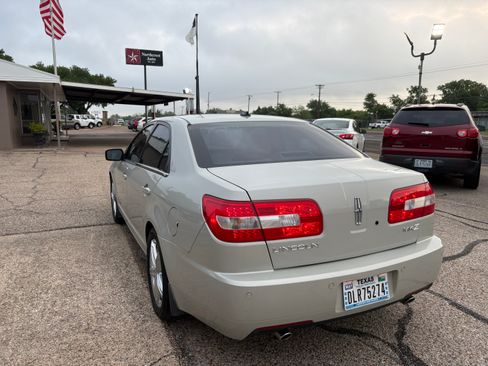 Used 2008 Lincoln MKZ image 3