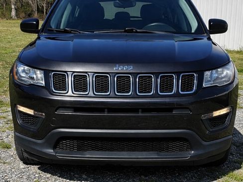 Used 2018 Jeep Compass Sport image 2