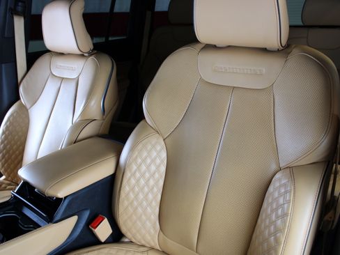 Used 2024 Jeep Grand Cherokee Summit image 7