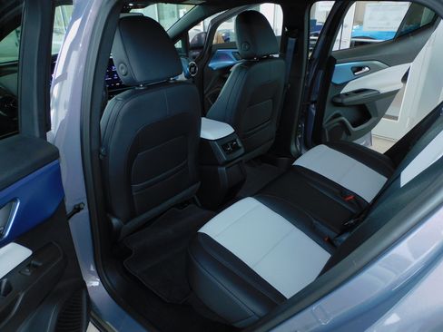 Used 2025 Chevrolet Equinox EV LT image 16