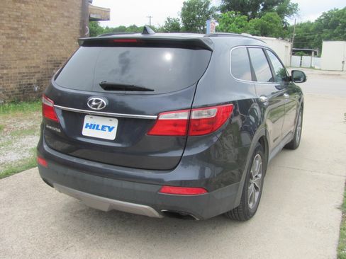 Used 2013 Hyundai Santa Fe FWD GLS image 2