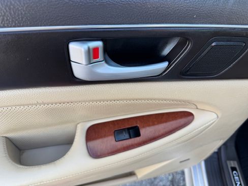 Used 2012 Hyundai Genesis 4.6 image 11