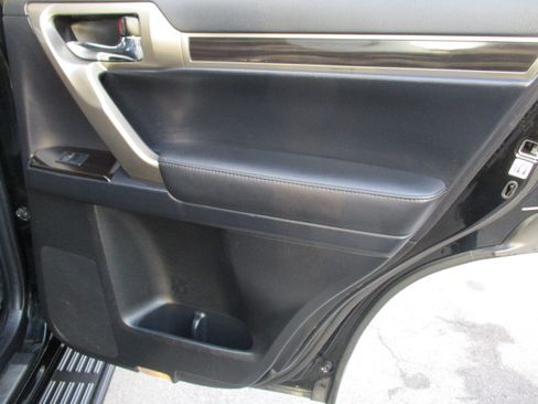 Used 2016 Lexus GX 460 Luxury image 31