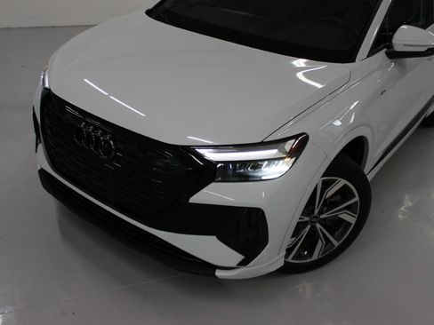 Used 2024 Audi Q4 e-tron Premium Plus image 3