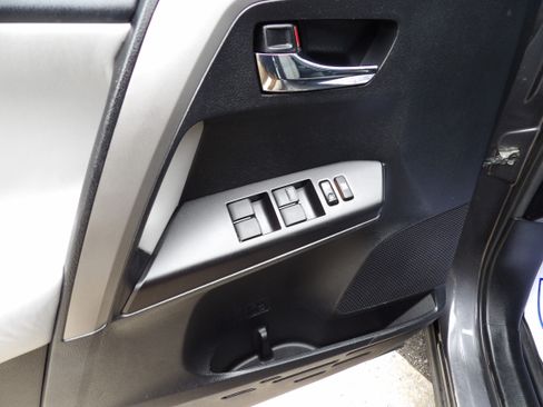 Used 2017 Toyota RAV4 XLE image 5