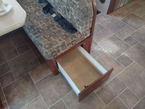 Used 2011 Ford E-450 and Econoline 450 image 30