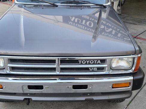 Used 1988 Toyota Pickup Deluxe image 16