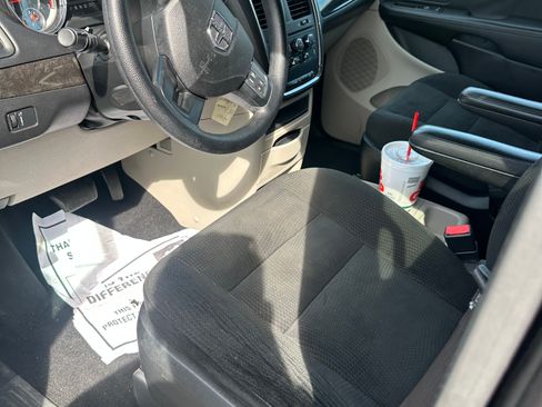 Used 2015 Dodge Grand Caravan SE image 6
