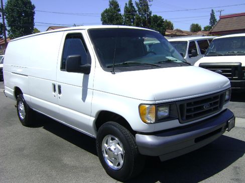Used 2003 Ford E-350 and Econoline 350 Extended Super Duty RWD image 3