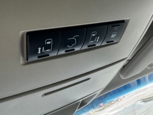 Used 2012 Dodge Grand Caravan SXT image 16