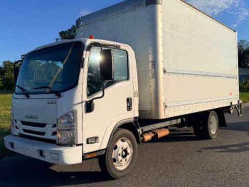 Used 2020 Isuzu NPR HD image 2