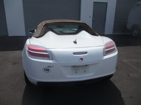 Used 2009 Saturn Sky image 8