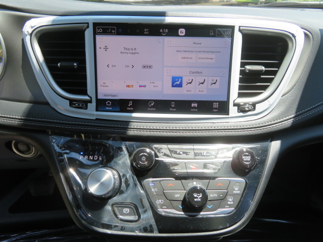 Used 2027 Chrysler Pacifica Select FWD image 27