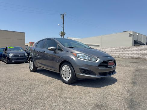 Used 2015 Ford Fiesta SE Hatchback FWD image 11