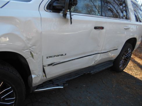 Used 2017 GMC Yukon Denali image 6