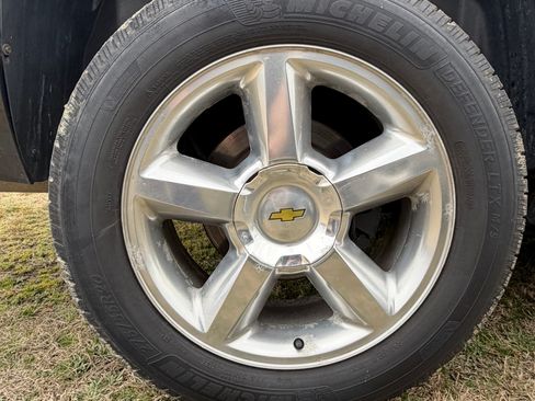 Used 2013 Chevrolet Suburban LT image 5