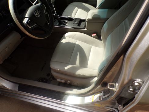 Used 2017 Toyota Camry XLE image 11