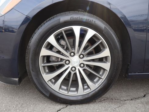 Used 2017 Buick LaCrosse Essence image 29