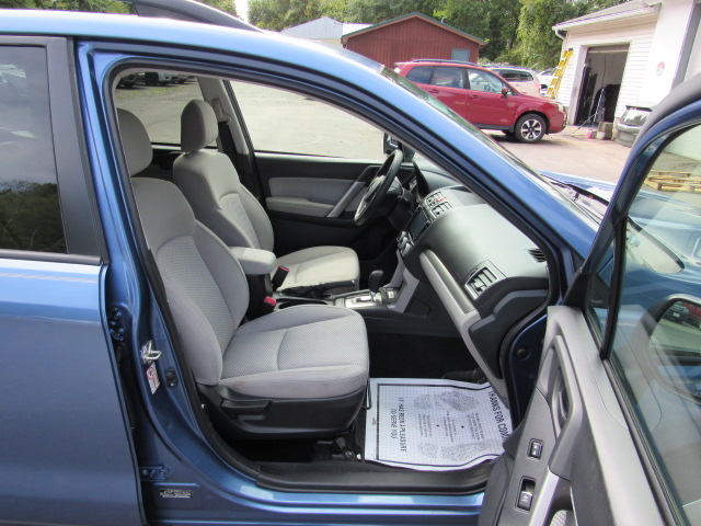 Used 2017 Subaru Forester 2.5i Premium AWD/4WD image 19