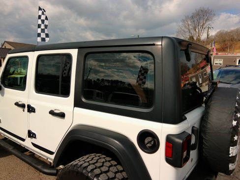 Used 2018 Jeep Wrangler Unlimited Sport image 15