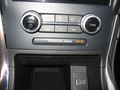 Used 2023 Ford Edge Titanium image 10