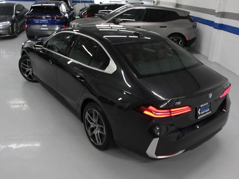 Used 2025 BMW i5 xDrive40 image 16