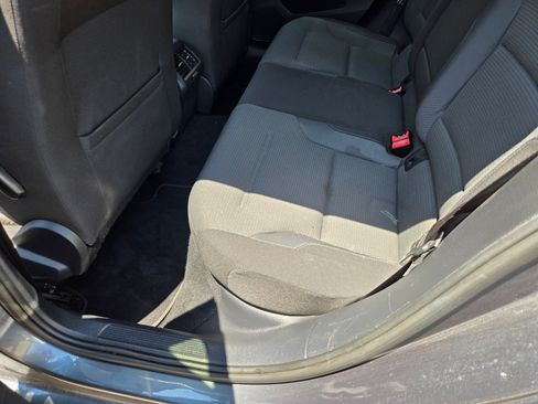 Used 2016 Volkswagen Golf image 21