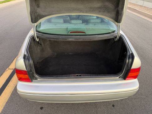 Used 2000 Lexus LS 400 image 15