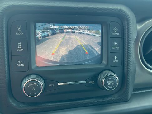 Used 2020 Jeep Wrangler Freedom Edition image 14