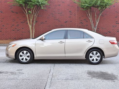 Used 2007 Toyota Camry LE FWD image 1