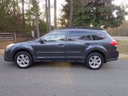 Used 2013 Subaru Outback 2.5i Limited image 2